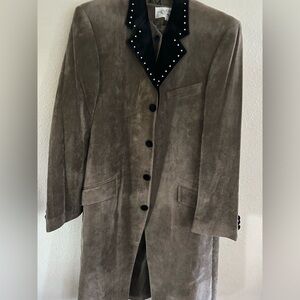 L Canto Brown Velvet Coat (38) with Black Studded Collar, vest and pant (30)